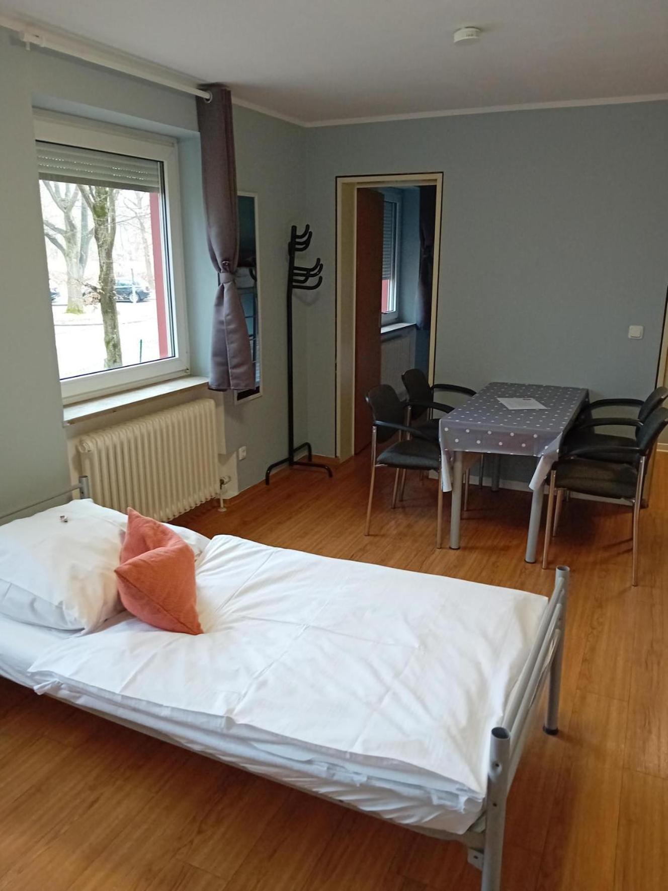 1, 2, Sleep Hostel Nuernberg Messe Εξωτερικό φωτογραφία
